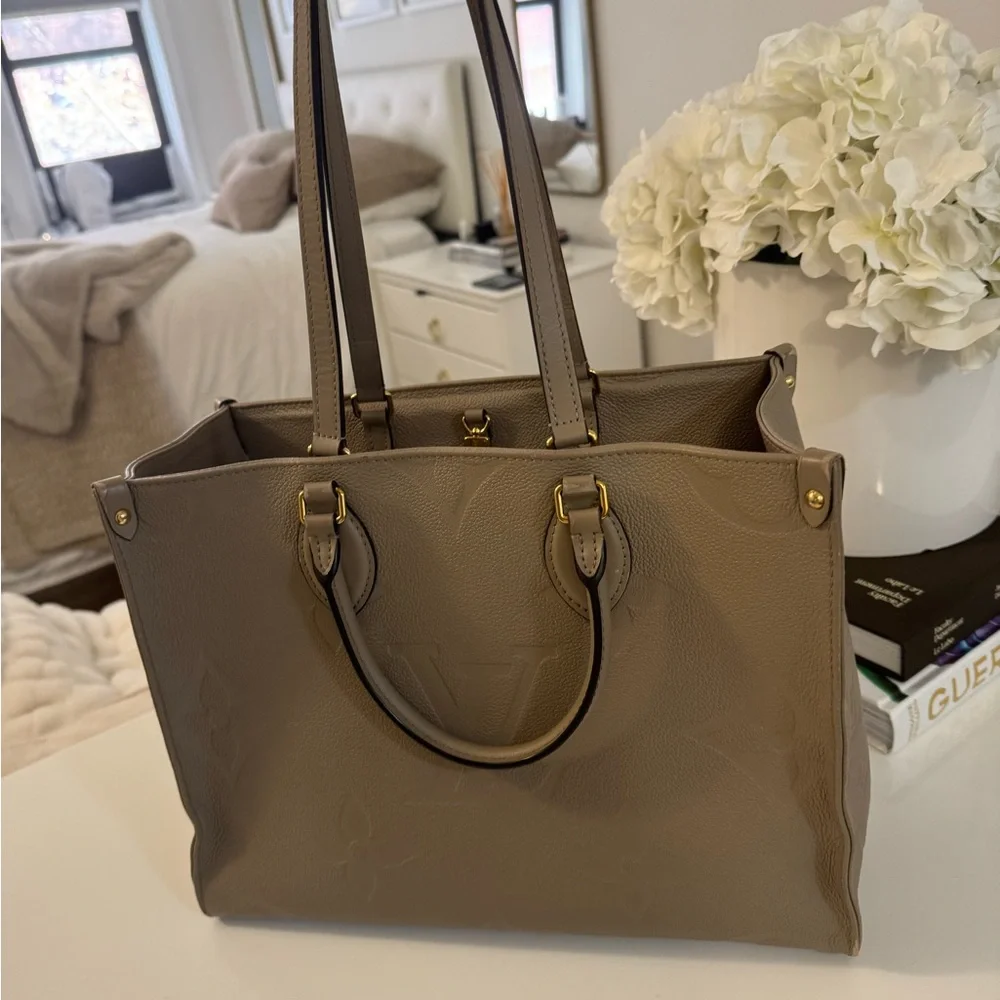 Louis Vuitton Taupe Embossed Onthego Tote - Picture 9 of 10